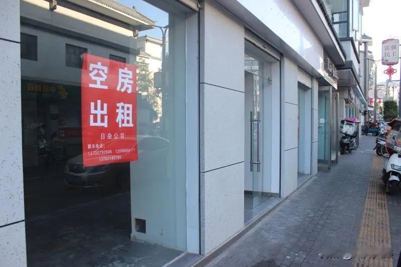 我租这家店铺整整十年，房租一直都是按年足额缴纳，这么多年从来没有拖欠过房东一分钱
