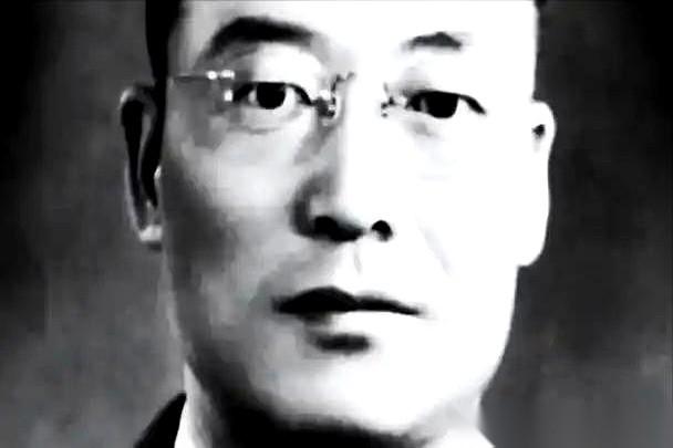 一封没封口的信，救了一个将军的命。这事儿要搁我，我肯定也得偷看。人之常情嘛。