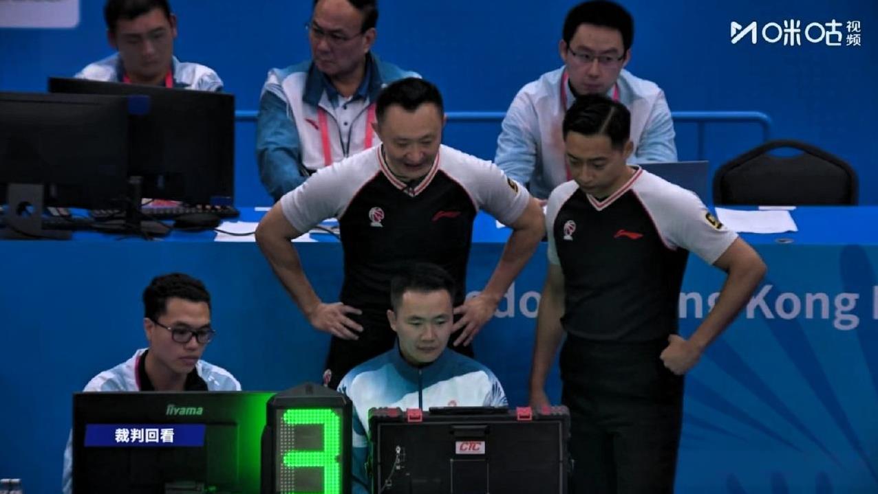 CBA金哨闫军吹罚值得标准商榷，U22决赛，又“鼓励对抗”？很多下手的动作都没吹