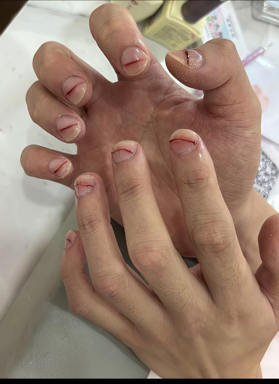 家人们新做的美甲💅你们看怎么样