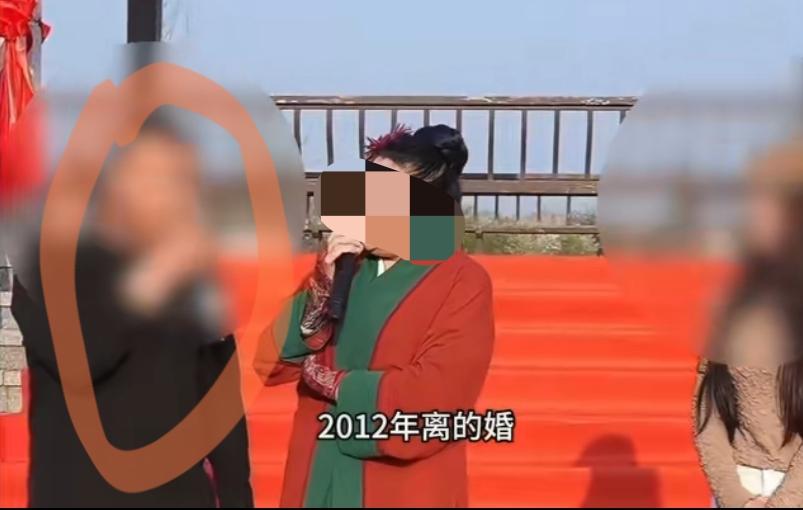 安徽蚌埠，一场热闹的相亲现场，上演了现实版“大型社死”。一名51岁男子，趁着妻子