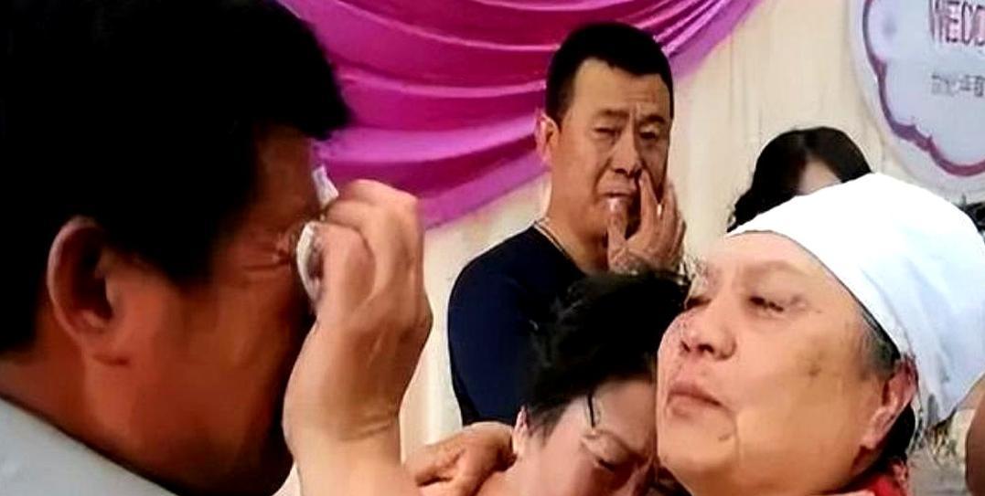 山西1女子请4个流浪儿吃早餐，哪知，这顿早餐竟改变女子一生命运。故事主人公名叫