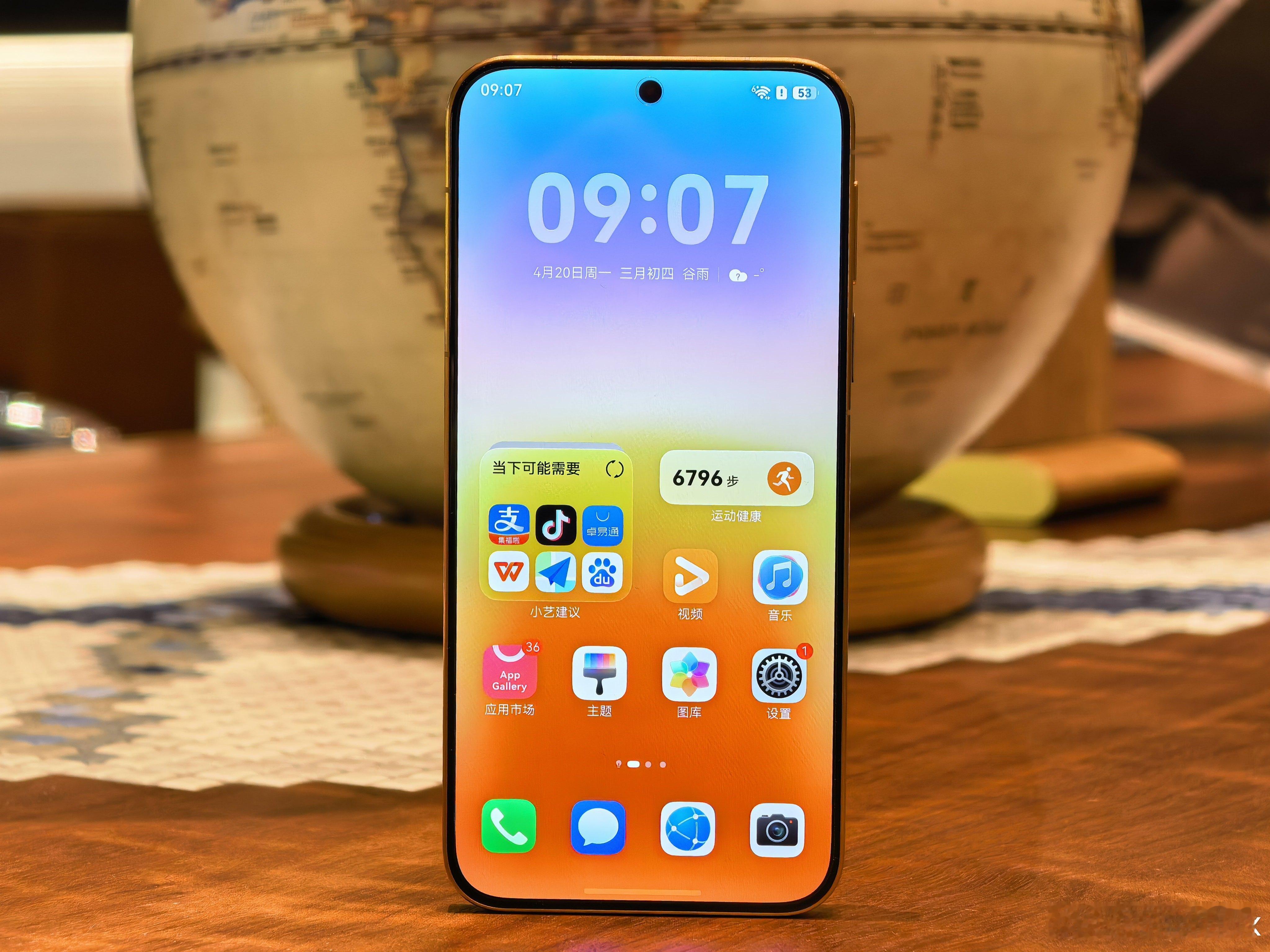 华为Pura90ProMax出厂没贴膜，其实挺好的！第一，这肯定不是为了降成