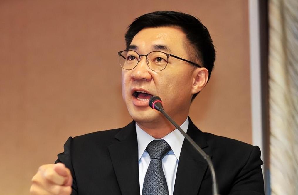 蓝营闹翻天！郑丽文和江启臣彻底杠上了！内斗没个头！江启臣的话发出来，