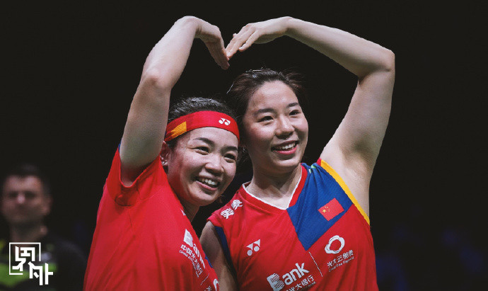 贾一凡发长文告别凡晨十一年陈清晨温暖回应贾一凡此前中国羽毛球队运动员退役仪式上