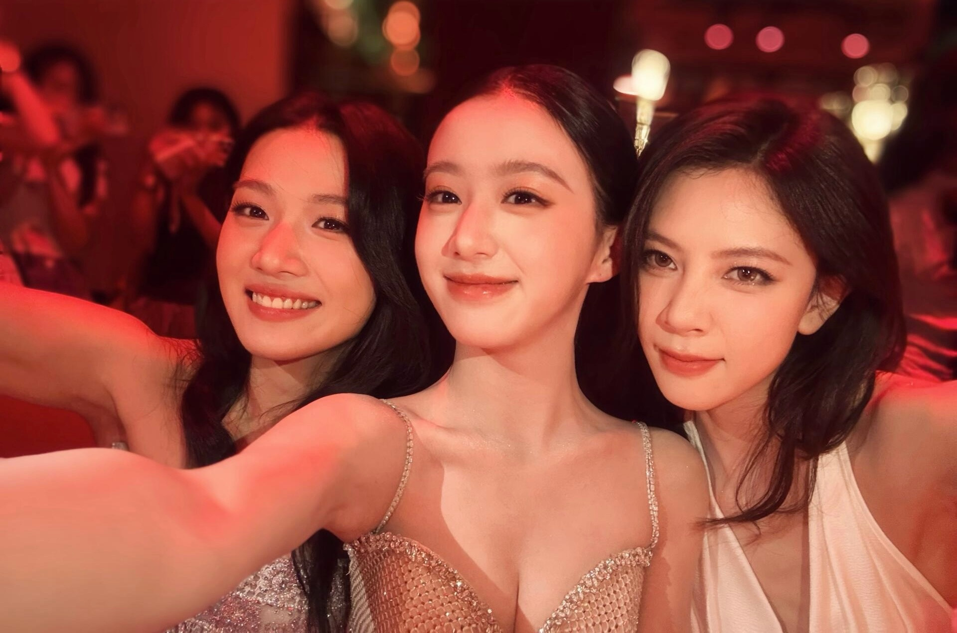 完美皮相真的好上镜…（都很漂亮这次主要想夸包包​​​