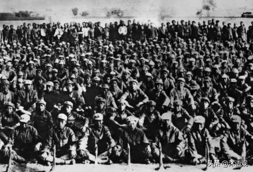 1935年中央红军长征刚到陕北时，虽说有了块根据地，暂时安定了下来，形势还是相当