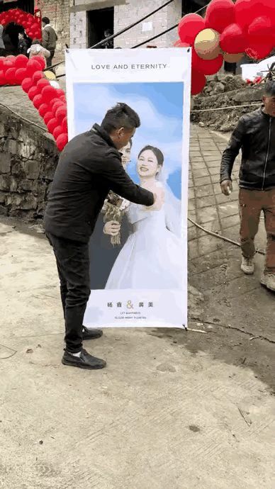 这样的人什么心里，人家大喜的日子，你在这弄这个，没挨揍是人家善良。