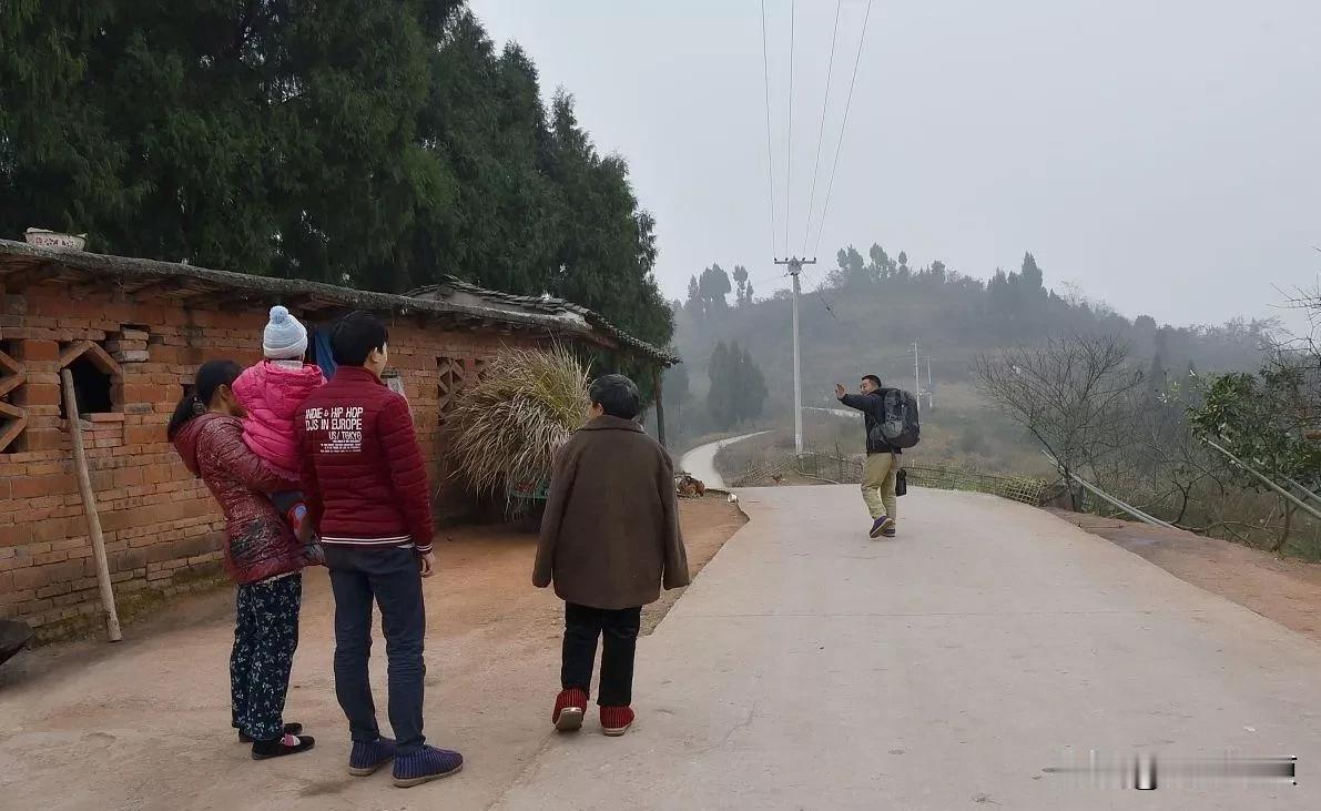 贫困户打牌喝酒不干活的，3种人马上要取消资格！村民拍手叫好！来源:故乡专栏