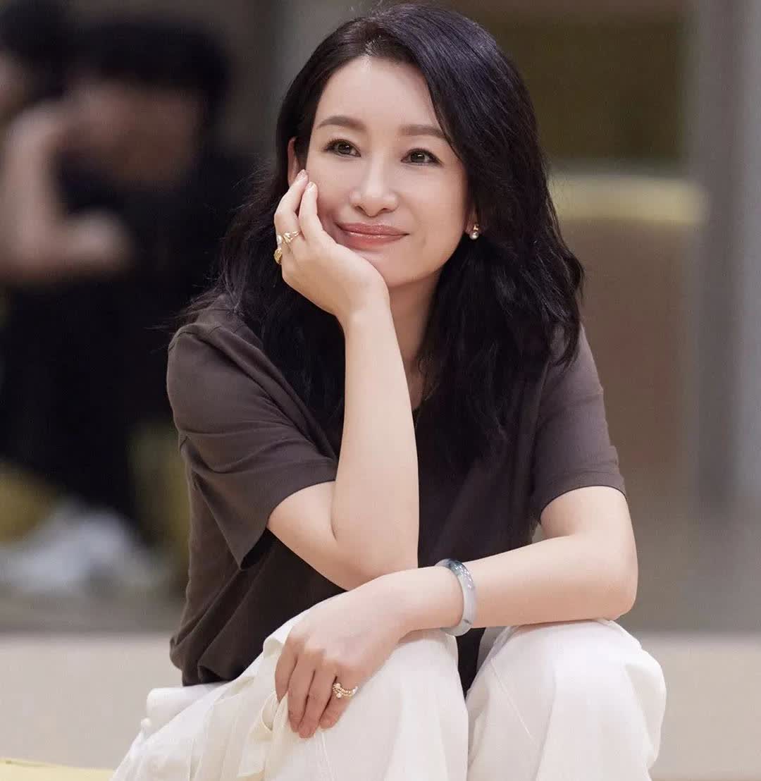 46岁的秦海璐，每月给丧子丧夫的婆婆生活费，我是您的第三个孩子…