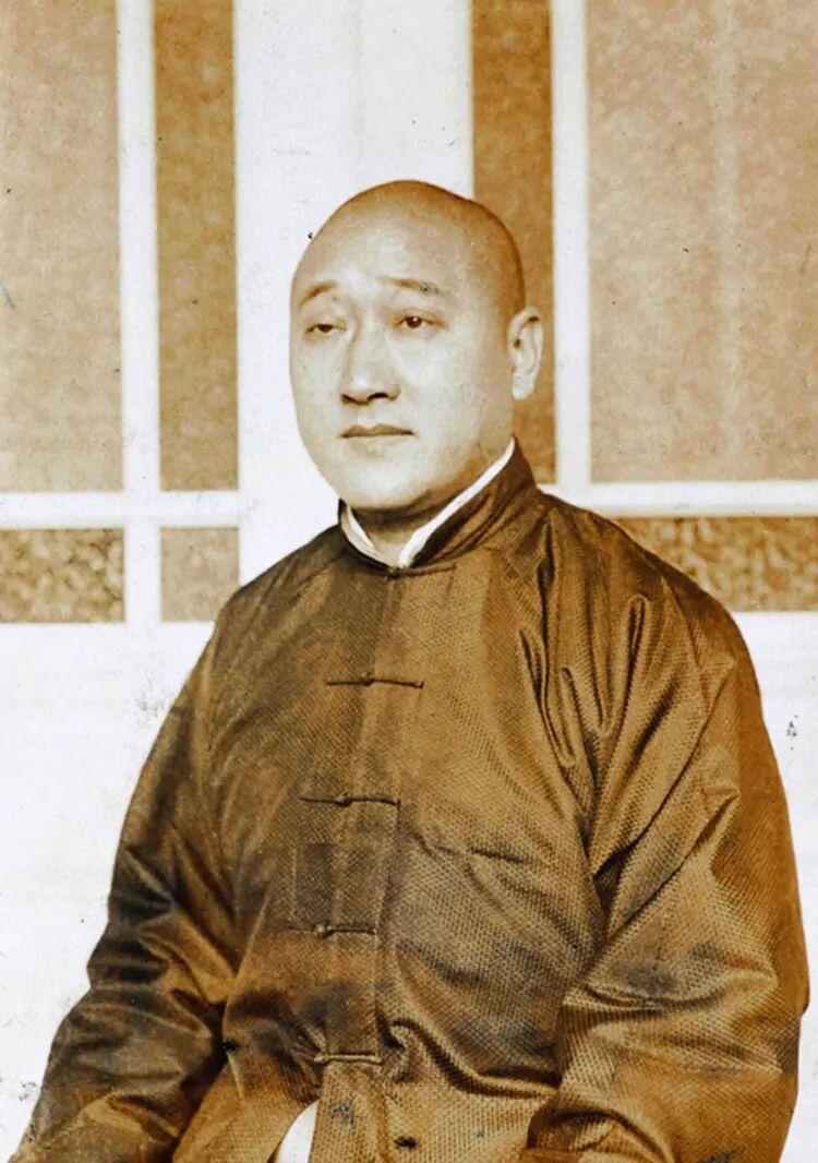 1925年12月30日，徐树铮乘火车离京经廊坊时被冯玉祥派人劫持并枪杀，获悉这个