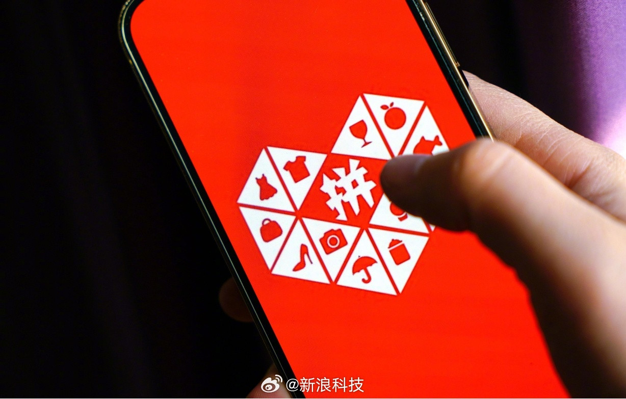 【拼多多第四季度营收1239亿元】拼多多发布2025年第四季度财报。财报显示，拼