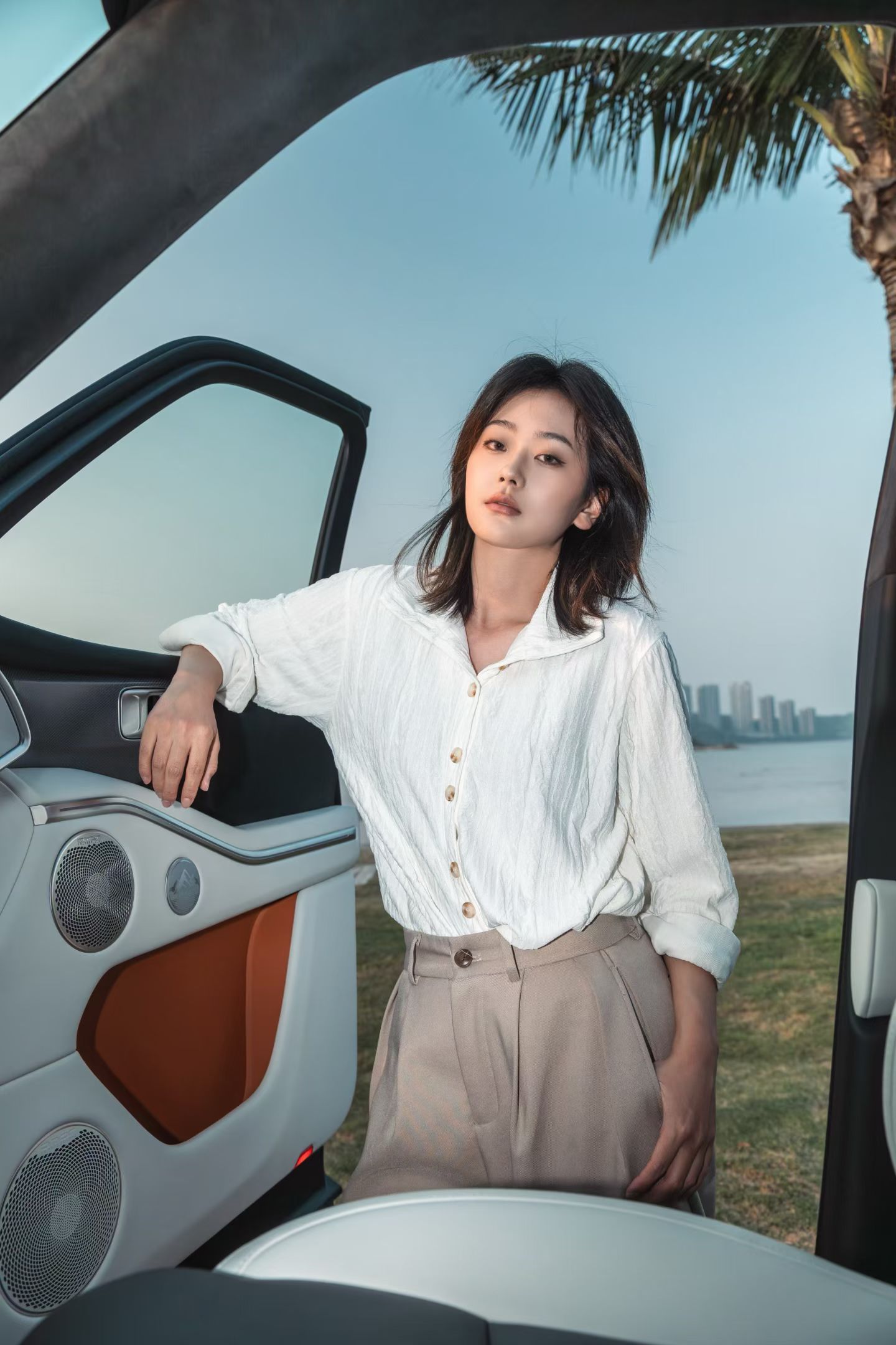 越来越能感知到坦克品牌的年轻化，从纯硬派越野向潮酷、可城可野、新能源、把越野从“