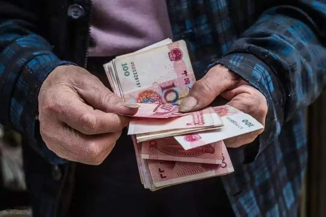 北京，老人在世时，一直由的儿子贴身照顾，小儿子很少尽孝，为了不让大儿子吃亏，他专