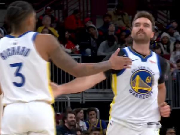 勇士残阵打爆公牛，全靠小将爆发和巴特勒带飞！库里、格林、霍福德、库明加这些大佬