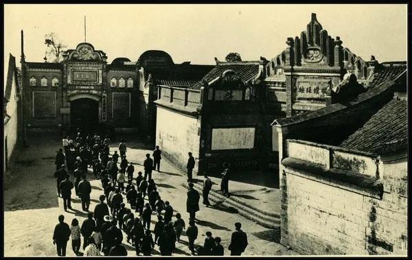 1959年拍摄四川大地主刘文彩庄园，此时刚刚改建成“地主庄园陈列馆”对外开放。