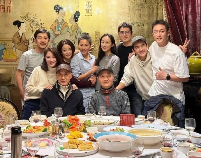 韩雪与上戏01级同学聚会，朱杰还是那么漂亮，袁弘、李超帅气显年轻！其他人都认不清