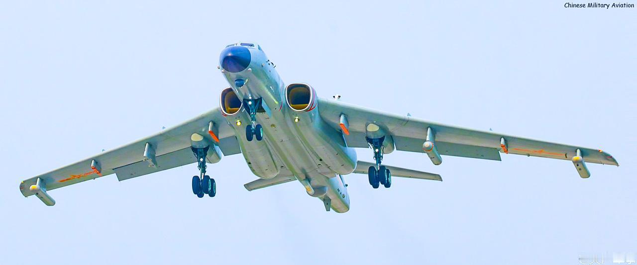 海军的轰六J和空军的轰六K属于同代产品，都是改用涡扇十八的换发版本，航电系统也基