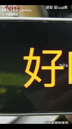 “人怎么能这么聪明！”男子去云南旅游，肚子饿了，去餐馆吃饭，看到很多餐馆食客很多