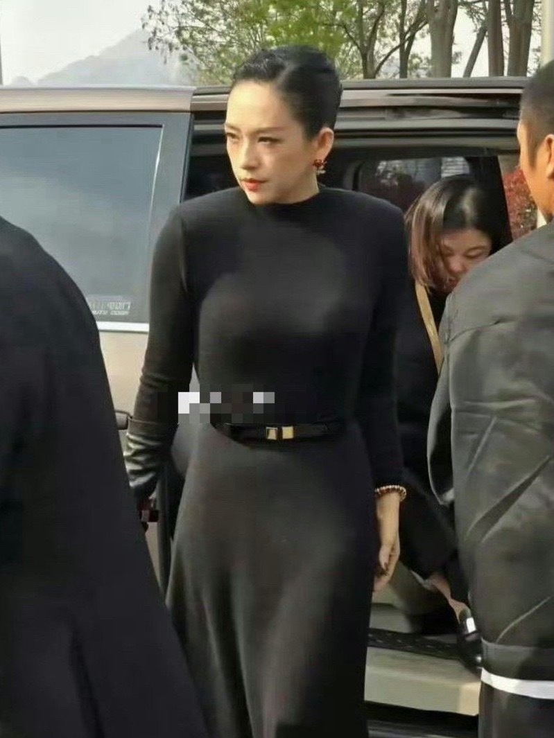 离婚后的章子怡面相都变了，看来女人就是不能太心软！