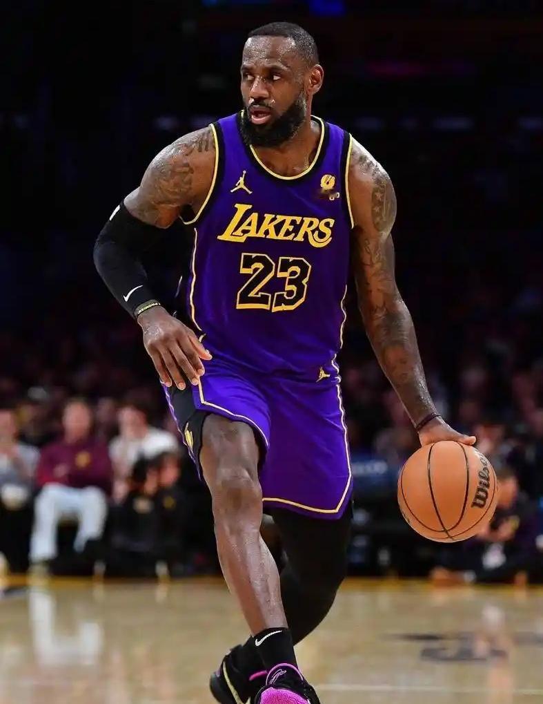 很多人说，勇士客场99：105不敌湖人的比赛，胜负是裁判控场。理由很简单。一