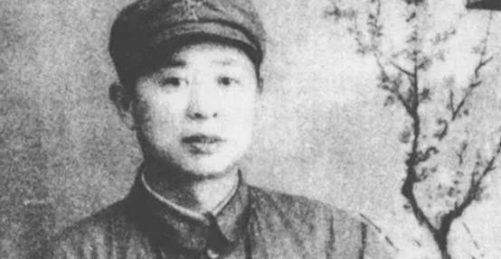 1952年，朝鲜战场上，志愿军抓获了一名间谍，搜身时，志愿军战士在间谍胸前一摸，