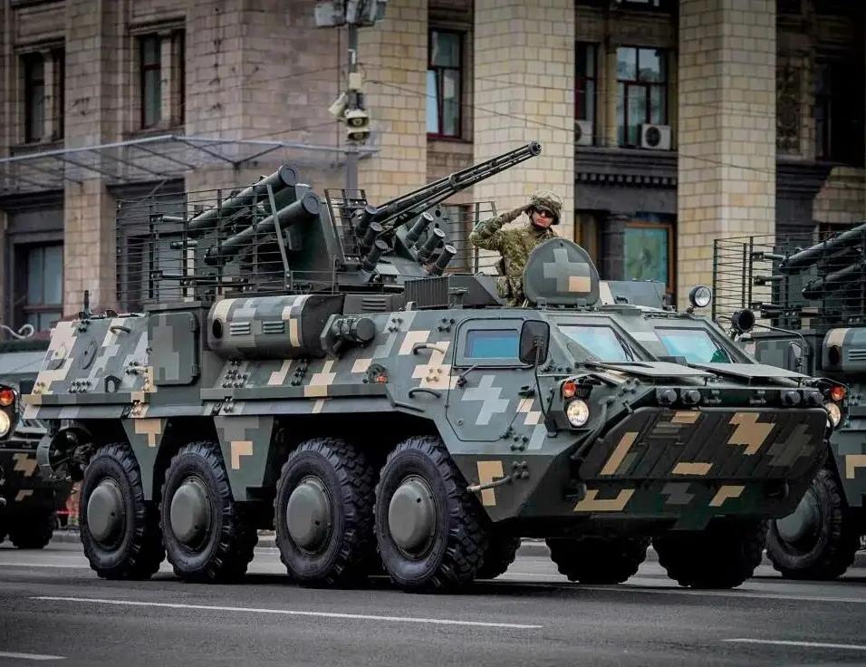 BTR-4轮式装甲车