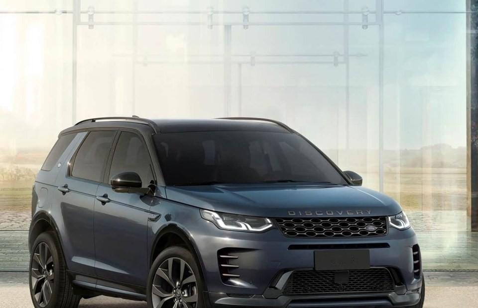 2026年3月31日，常熟工厂。最后一辆燃油版揽胜极光慢慢开下生产线。在场的