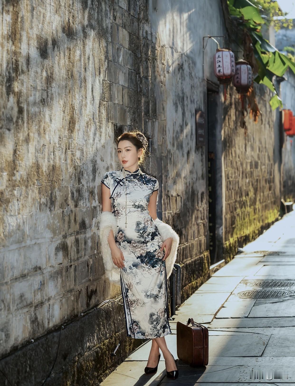 高跟鞋要怎么搭配才好看高跟鞋搭配旗袍，复古风穿搭，优雅气质，花式街拍，时尚大片