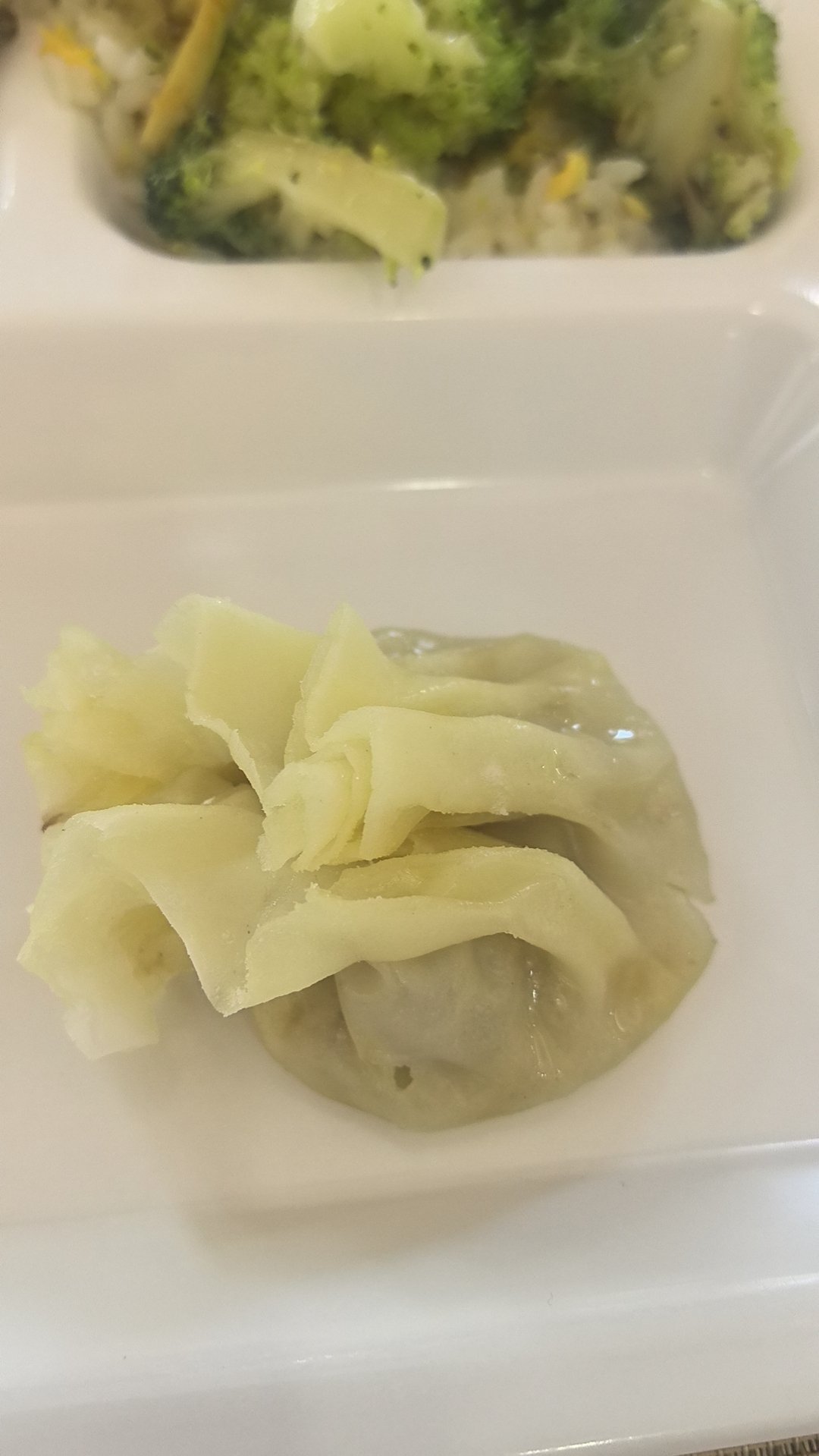 早安哨位妹在内蒙古鄂尔多斯跟大家说早安，内蒙的羊肉烧麦真好吃啊快给我推荐下你家