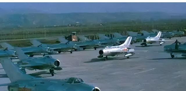 1979年，埃及购买了我国50架歼6战机，可之后埃及空军居然说歼6性能落后，拒绝