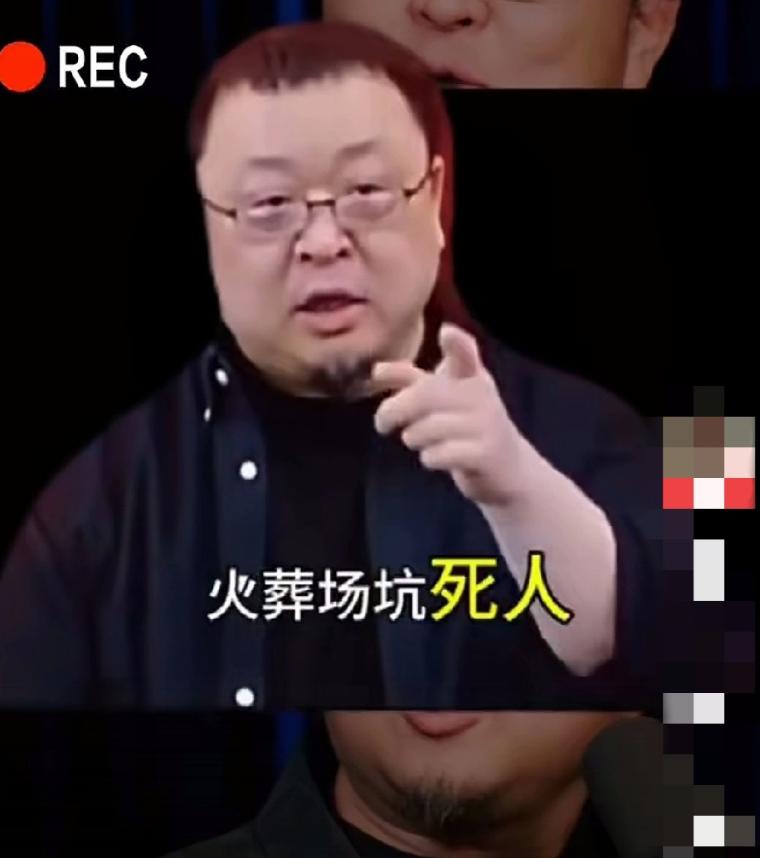 罗永浩分享了一件事，就是他父亲去世以后，他和他母亲去殡仪馆看骨灰盒，骨灰盒质量都