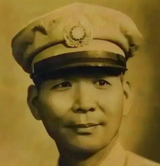 1953年，金门的胡琏带领1.3万名精锐士兵突然袭击东山岛，守岛的团长居然违抗军