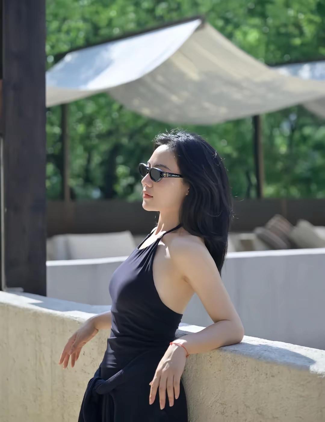 爱健身的女人，无论身材气质都是不一样的。身材健美，浑身散发着活力，朝气蓬勃生机勃