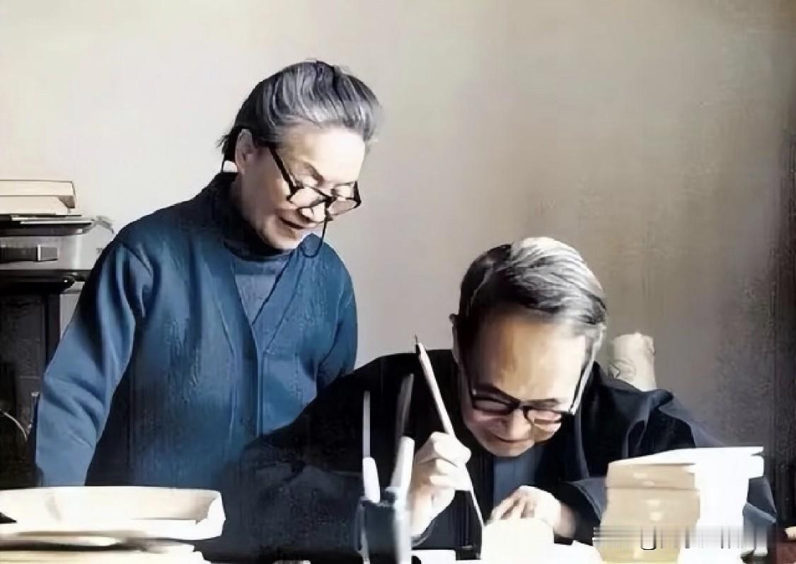 杨绛先生曾说：“遇见一个很爱很爱的人，就不要害怕结局，在能爱的时候，就竭尽全力去