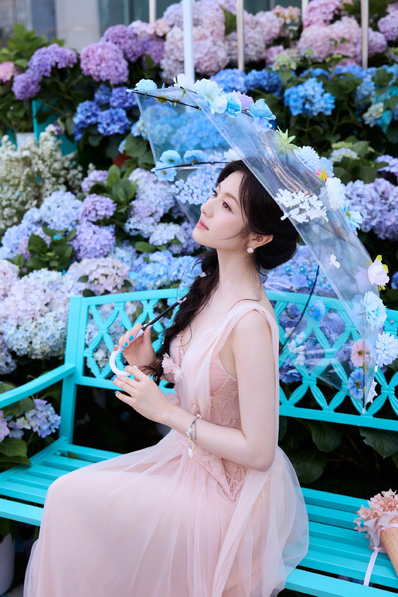 兰迪粉色裙装编发造型的惊艳颜值😘李兰迪