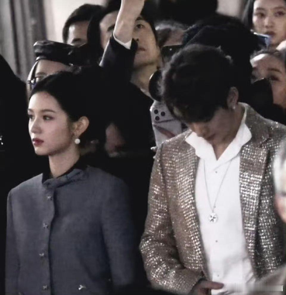 邓为周也迪奥活动同框直拍，豪门兄妹，好贵气！