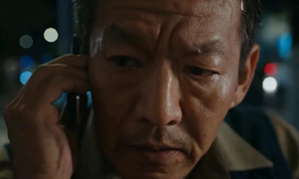 《利剑·玫瑰》周宏才临死前总算干了一件好事，他把证据用防水较好的塑料袋装起来，吞