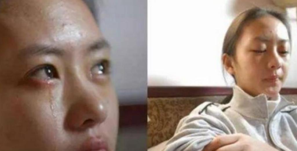 2003年，张国立的儿子张默，在中戏门口打了女友童瑶，童谣不顾形象求饶，未曾想，