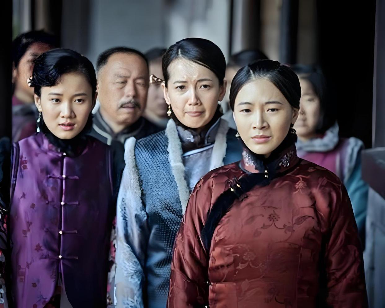 1950年，婚姻法禁止纳妾。军阀留下的几十个姨太太怎么办？政府的“温柔一刀”，让