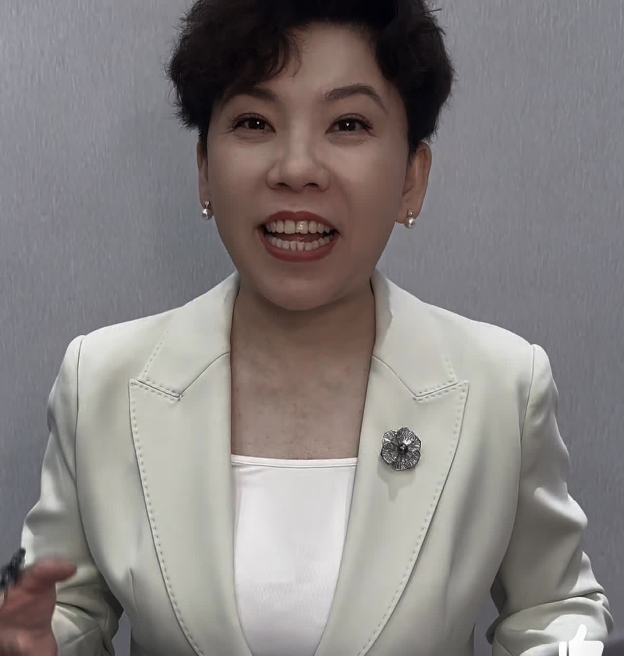邓亚萍点评王楚钦夺冠，用了3个“关键词”：一边倒：邓亚萍认为比赛比预想的轻松
