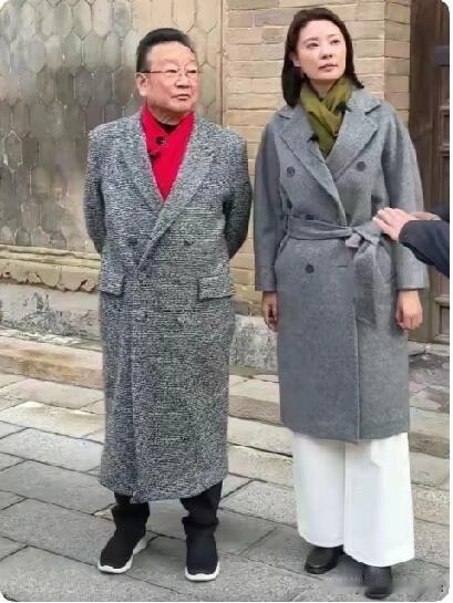 男高音歌唱家蒋大为都有172的身高，站在旁边的这位美女主持人岂不是更高，看着高了