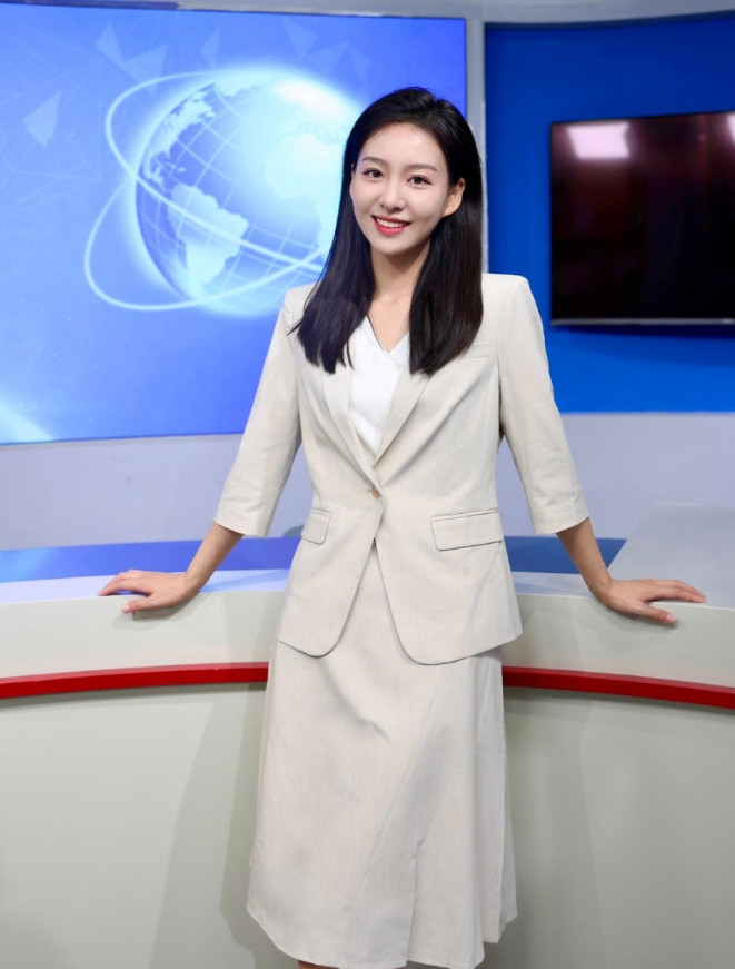 这颜值和身材，做主持人有点可惜呀
