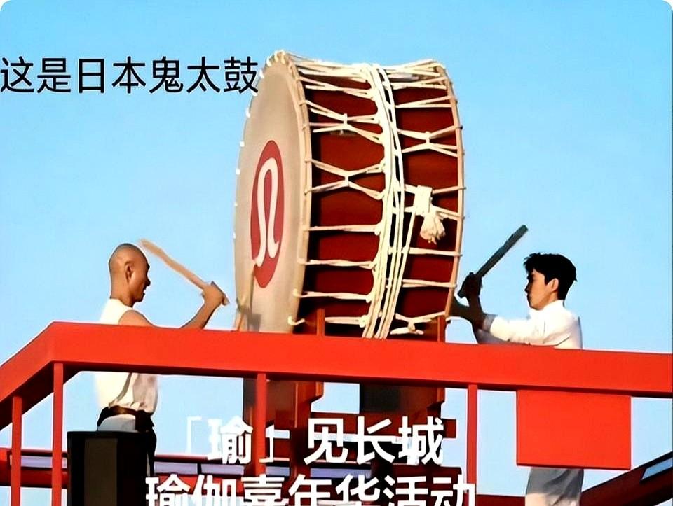 朱一龙居然连着一周没更新任何动态。品牌方在长城上摆了个日本鼓，硬说是中华大鼓，