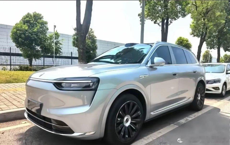 问界啊问界，赛力斯啊赛力斯，m8刚刚到手都还没有捂热，结果你的全新m7竟然就是这