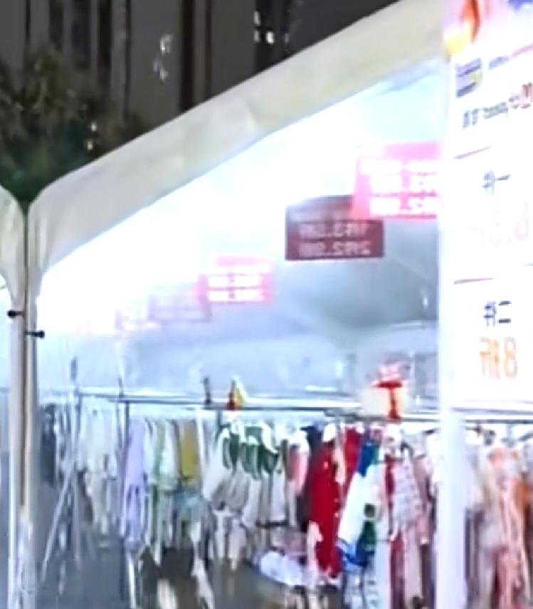 这年头做生意太难了一位老板好不容易通过了一家商场的审核，给自己审批了一块地，用