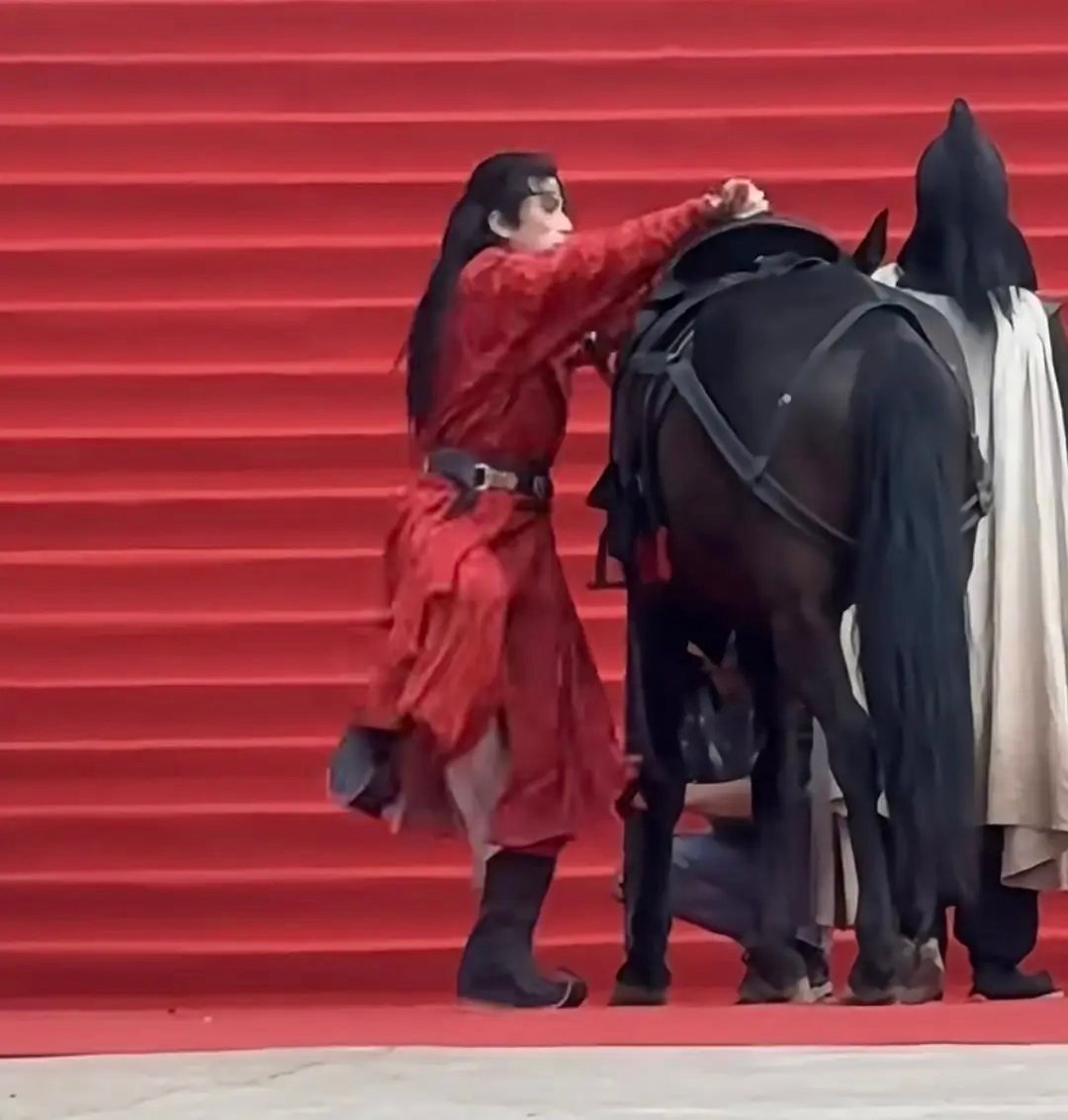 继张凌赫的粉底液将军之后，又来了一个高跟鞋将军张康乐,老张家真是人才辈出