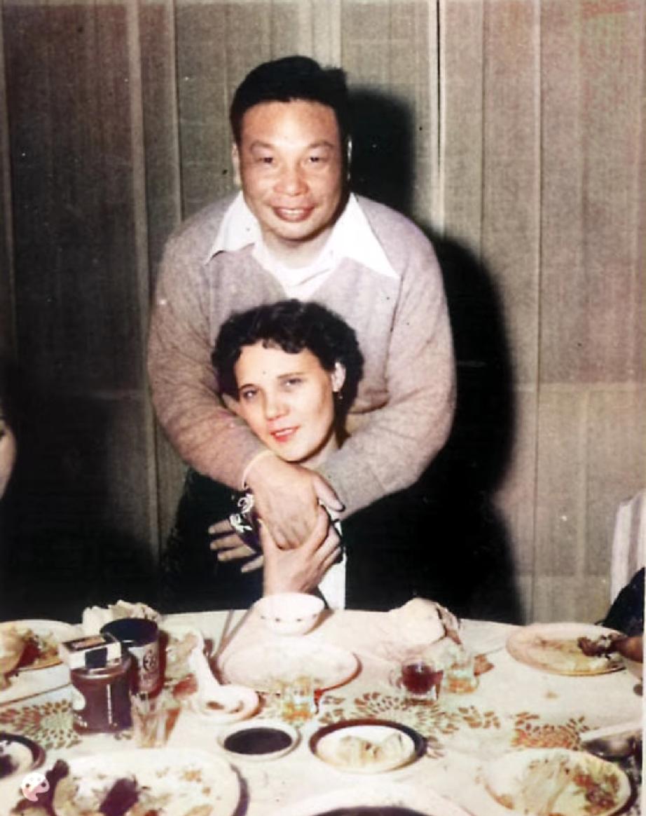 蒋经国先生的夫人是一位白俄罗斯姑娘。1937年，她随夫回国，拜见公婆；入乡随