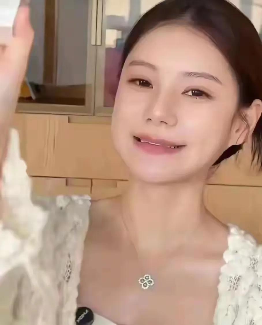 如愿以偿笑逐颜开，马筱梅终于心满意足，住进来心心念念的大别墅马筱梅从台北回京时