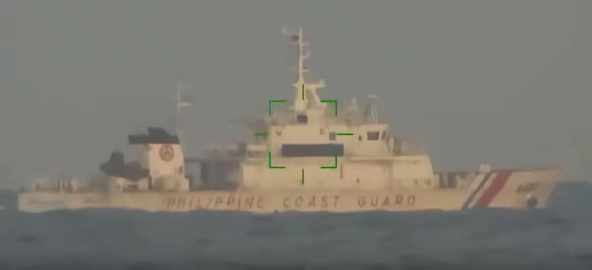黄岩岛又爆发激烈对峙，菲律宾出动大批舰机，中方舰炮十字线锁定差点开炮！​从1月